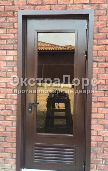 Коричневая огнеупорная дверь с остеклением
